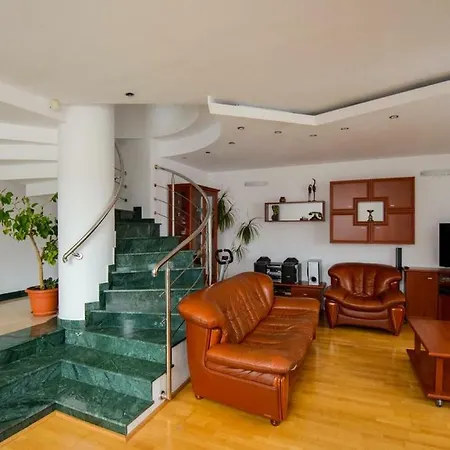 Modern With Beautiful Views To The City Brasov