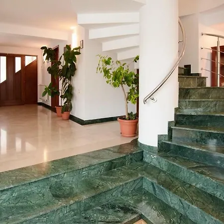Villa Modern With Beautiful Views To The City *